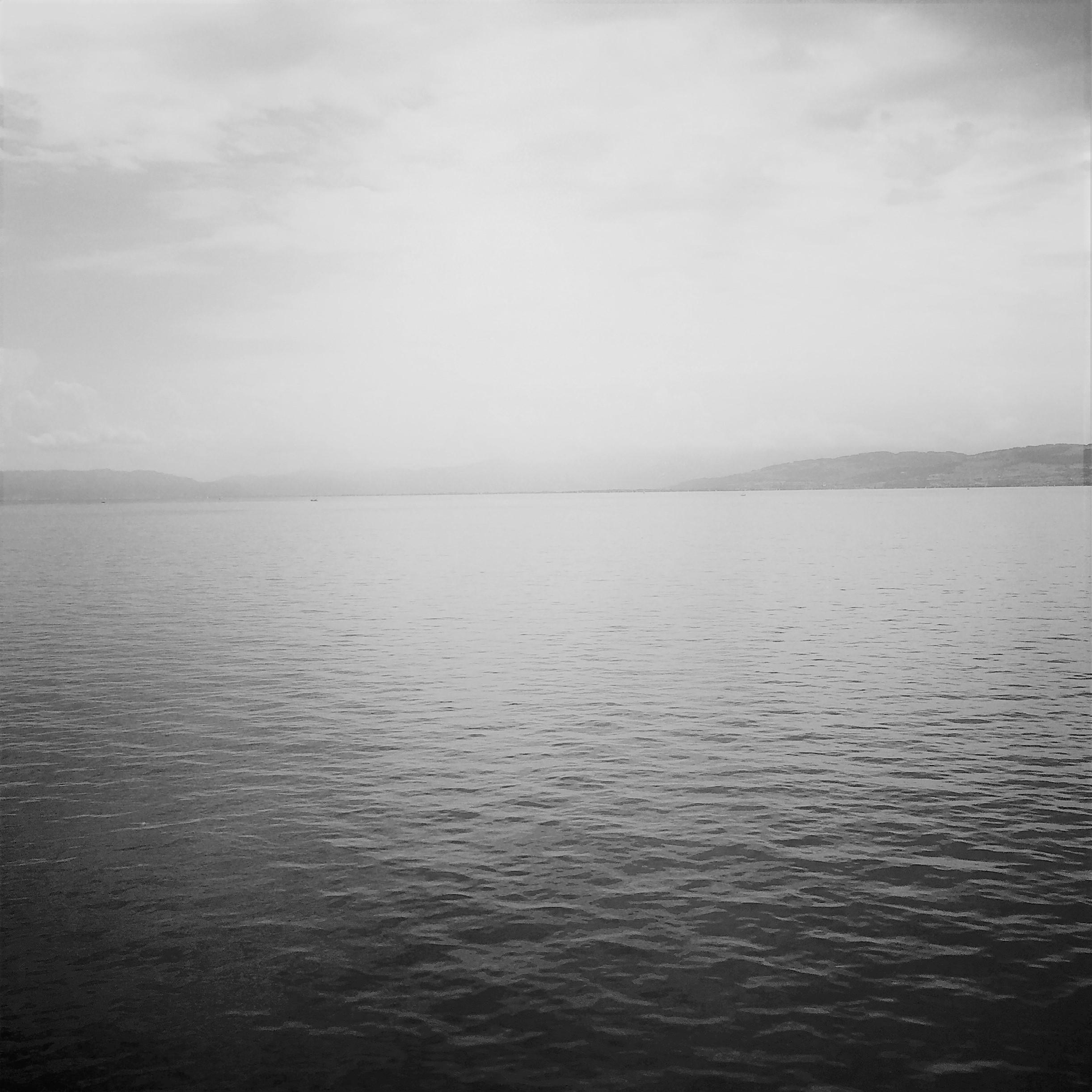Licht auf dem Wasser ls Sinnbild für einen Motivationsspruch