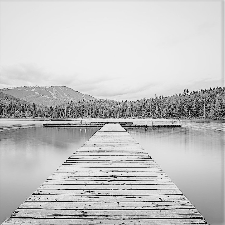 Steg ins Wasser ls Sinnbild für einen Motivationsspruch