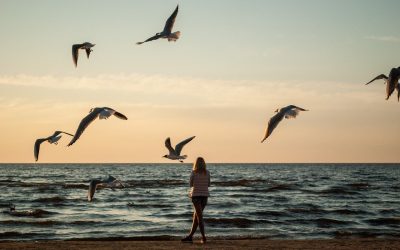 So kannst du negative Gedanken in vier Schritten loslassen